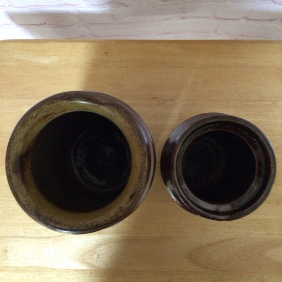 Vintage Hand Made Salt Glazed Incised Pottery Crocks - Set of 2 - Picture 7 of 8